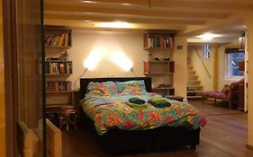Guesthouse met Sauna en gratis Parkeren